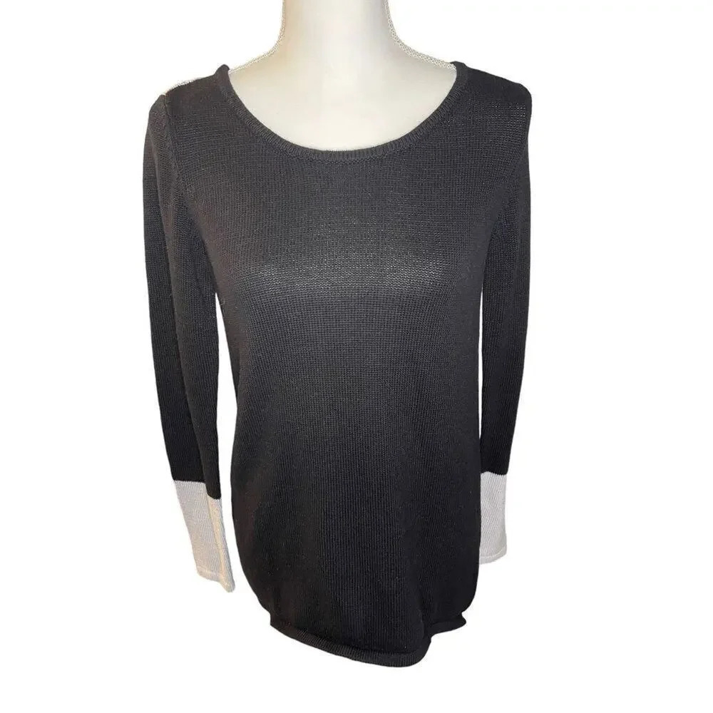 Nicole By Nicole Miller Long Sleeved Black & White Sweater With Crocheted Back